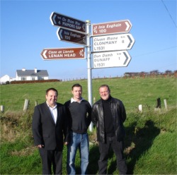 Cllr Pádraig MacLochlainn pictured at one of the new tourism signposts in Urris with locals Paul McLaughlin and Roger Doherty.